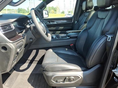 2023 Jeep Wagoneer Base